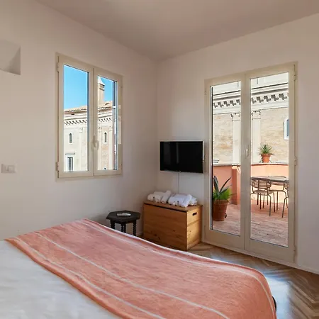 Apartment With Terrace In Via Del Pellegrino - Fromhometorome *
